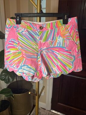 Lilly Pulitzer Buttercup Shellabrate seashell print scalloped hem shorts Size 6
